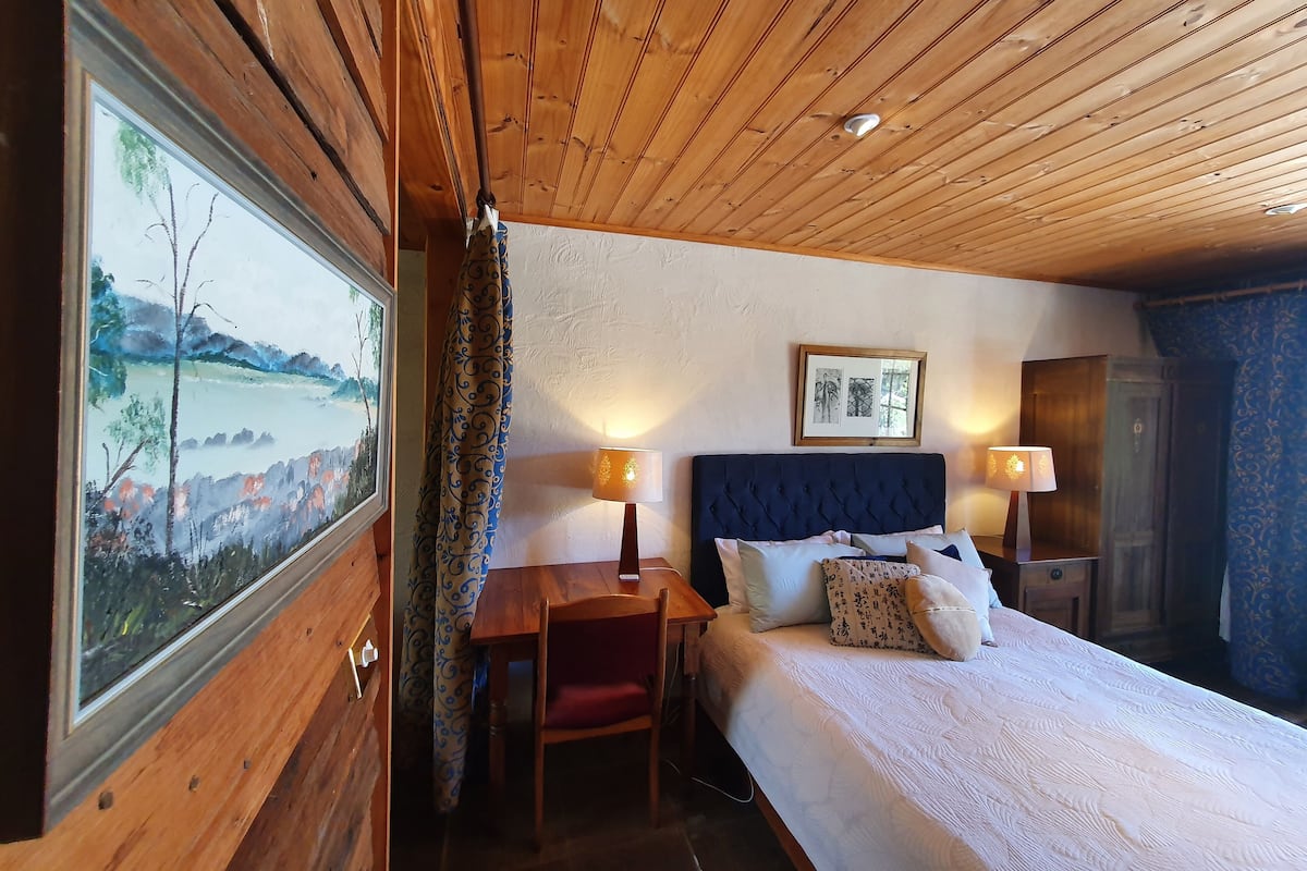 standard room, accessible | 1 bedroom, premium bedding, minibar, in-room safe