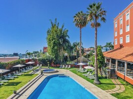 2 piscinas al aire libre