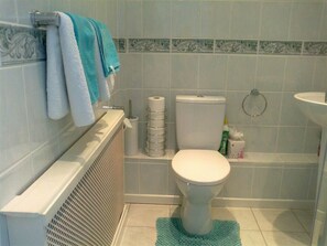 Deluxe Double Ensuite - G'Floor | Bathroom - Courtenay House (Newton Abbot)