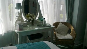 Deluxe Double Ensuite - G'Floor - Courtenay House (Newton Abbot)