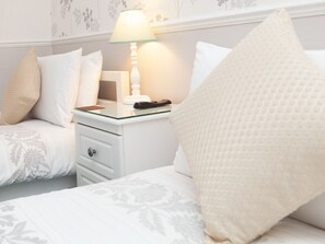 ツインルーム | セーフティボックス (室内)、アイロン / アイロン台、WiFi (無料)、ベッドシーツ