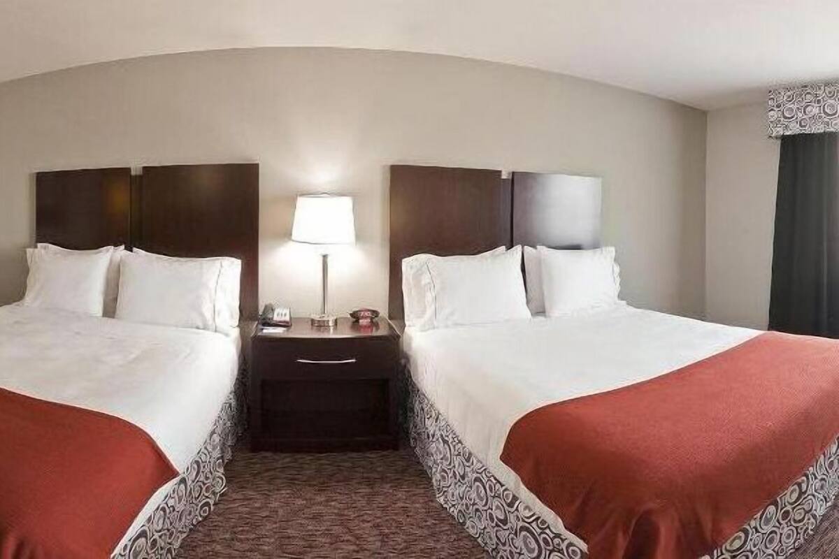 In-room safe, desk, iron/ironing board (on request), cribs (free)
