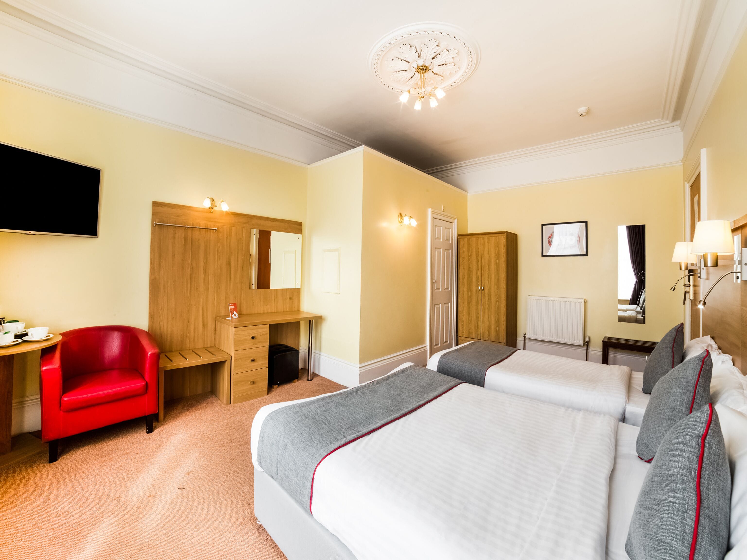 Photo - OYO Eagle House Hotel, St Leonards Hastings