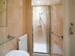 Standard Double Room, 1 Double Bed | Bathroom | Shower, free toiletries, hair dryer, towels