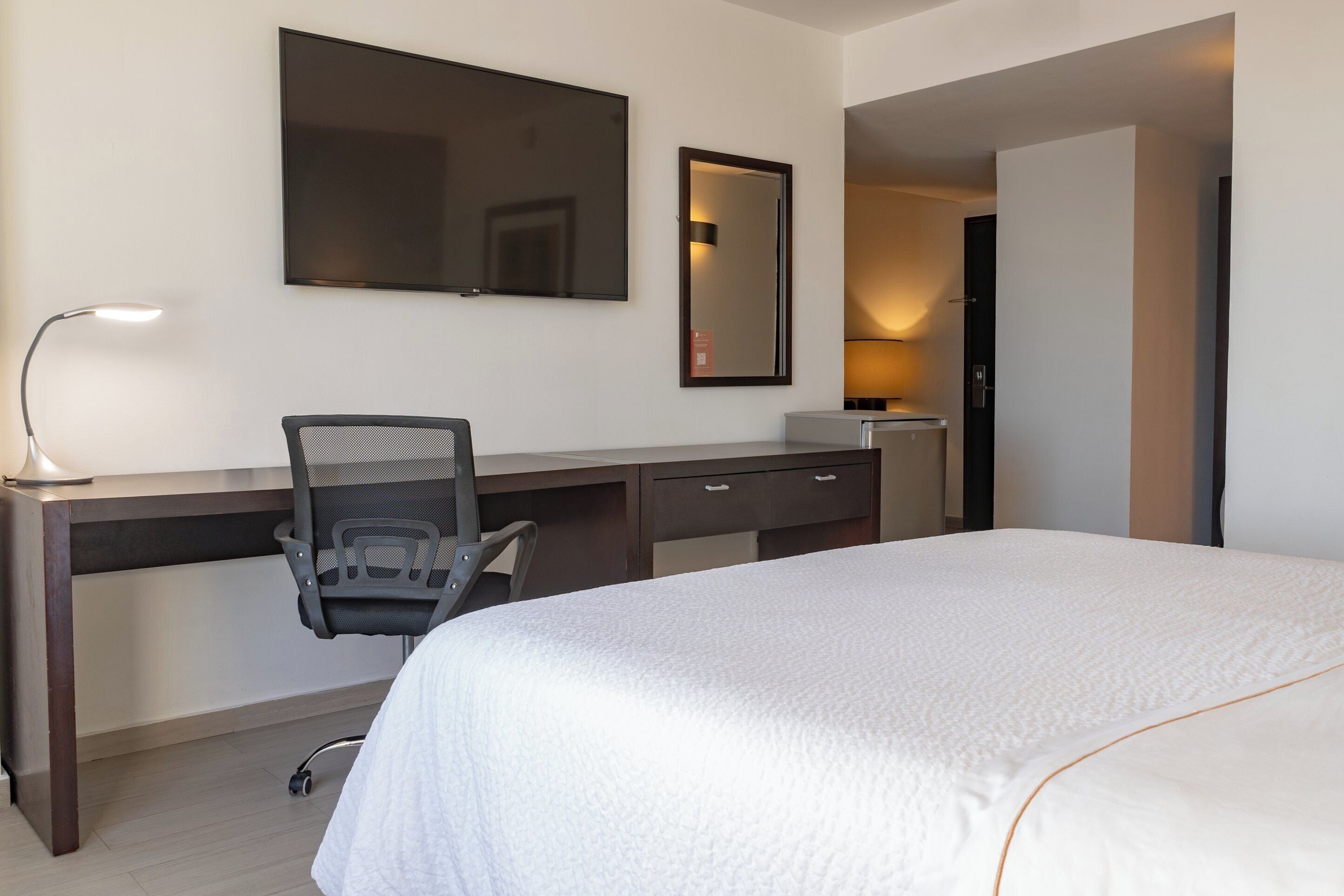 junior suite | down duvets, pillow-top beds, minibar, in-room safe