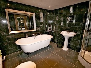 Free toiletries, hair dryer, towels - Falstone Barns (Hexham)