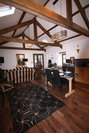 Premium bedding, individually decorated, iron/ironing board, free WiFi