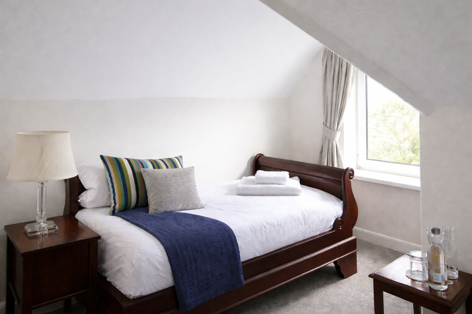 Chambre simple | Coffre-fort, bureau, accès à Internet, literie fournie