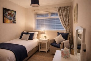 Chambre simple | Coffre-fort, bureau, accès à Internet, literie fournie