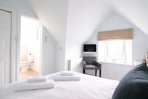 Doppelzimmer | Zimmersafe, Schreibtisch, Internetzugang, Bettwäsche