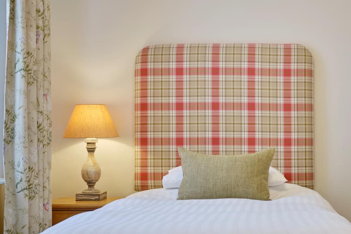 standard room | individually decorated, desk, iron/ironing board, free wifi