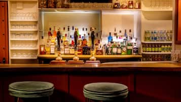 Bar (trong khuôn viên)