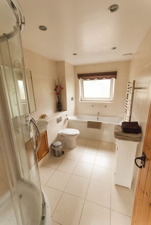 Bathroom - Greyfield Farm Cottages (Bristol)