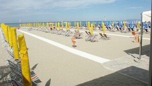 Private beach nearby, white sand, 6 beach bars - Hotel Marchionni (Viareggio)