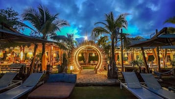 Bar en bord de piscine