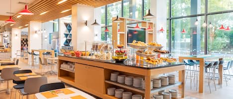 Free daily continental breakfast