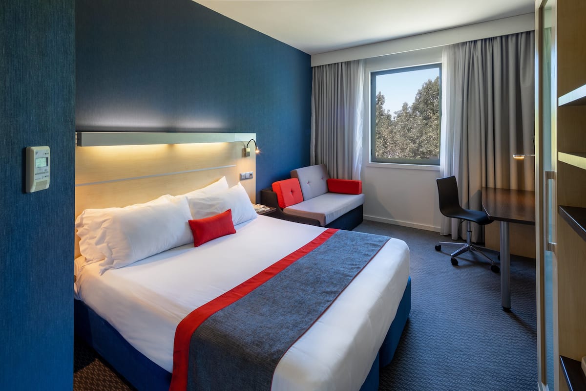 Standard Room, 1 Double Bed with Sofa bed | In-room safe, desk, soundproofing, free cots/infant beds