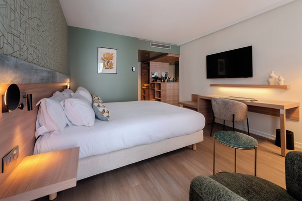 In-room safe, desk, soundproofing, iron/ironing board