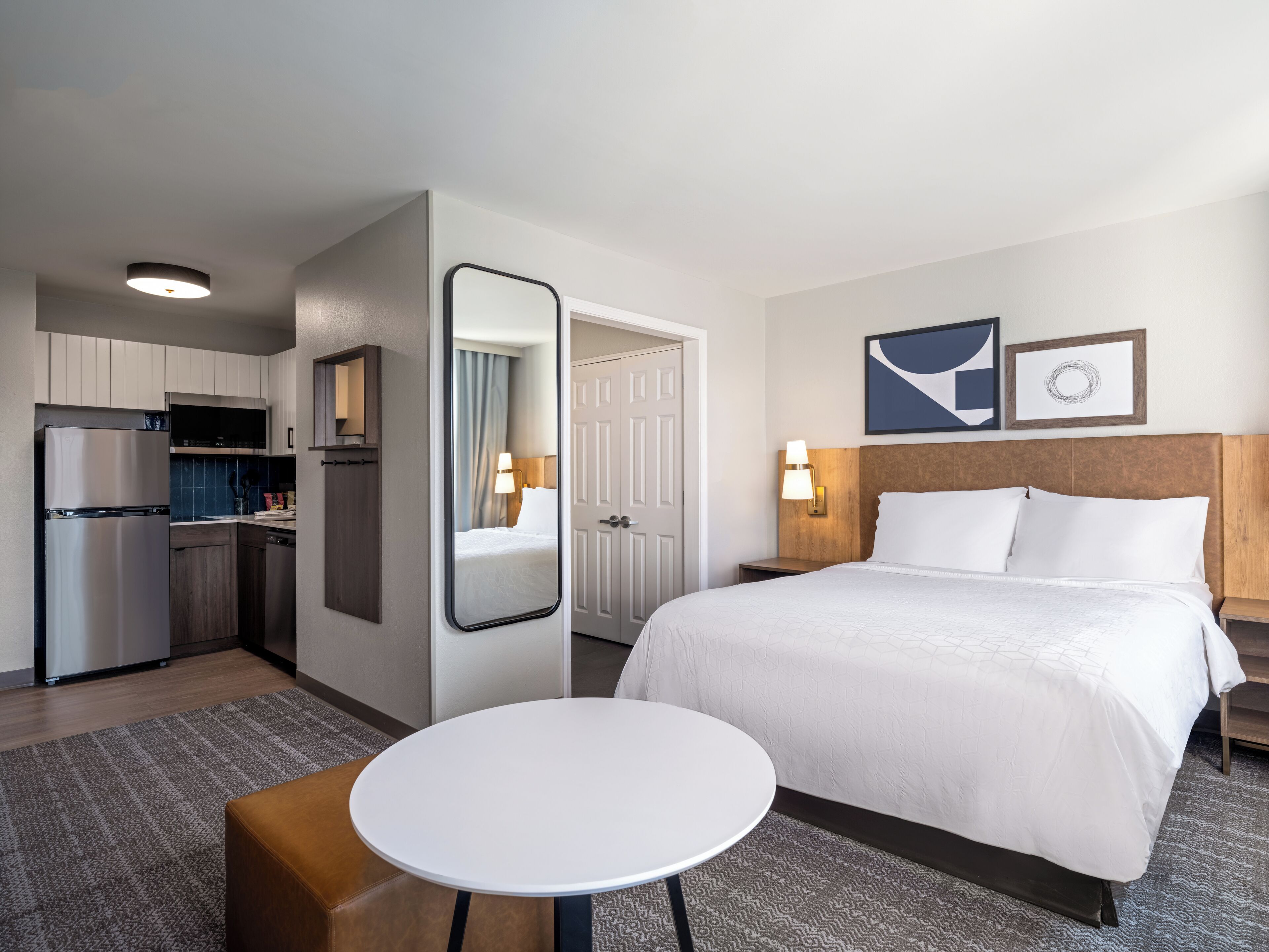 studio suite, 1 queen bed, kitchen, river view | 1 bedroom, premium bedding, pillow-top beds, in-room safe