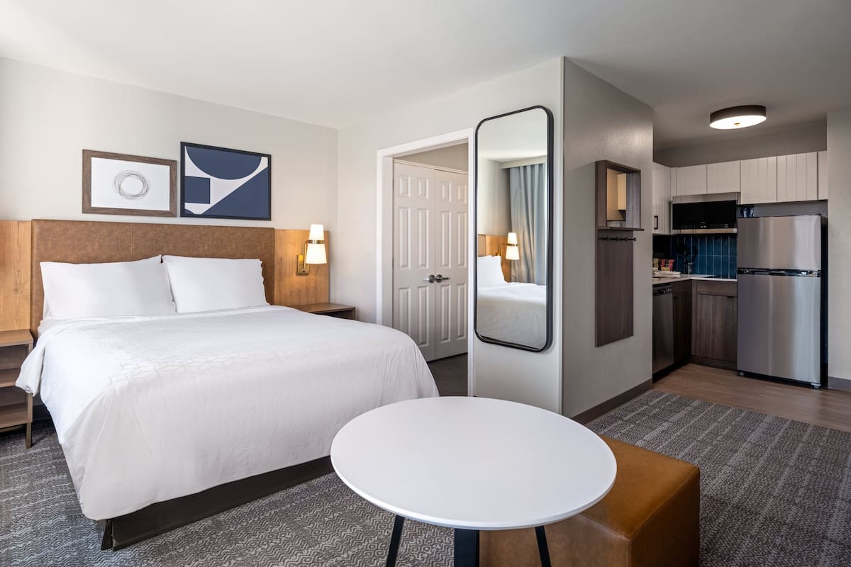 Studio Suite, 1 Queen Bed, Kitchen, River View | 1 bedroom, premium bedding, pillowtop beds, in-room safe