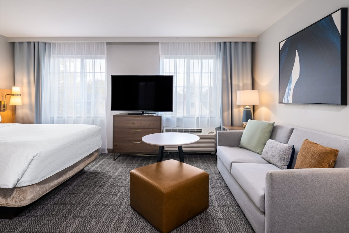 1 bedroom, premium bedding, pillowtop beds, in-room safe