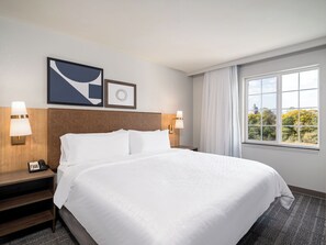 Suite, 1 chambre, cuisine, vue fleuve | Literie de qualité supérieure, surmatelas