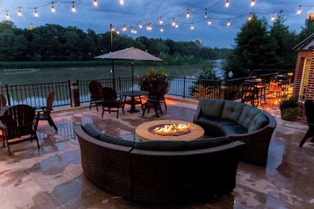 Fireplace. Staybridge Suites Rochester University by IHG