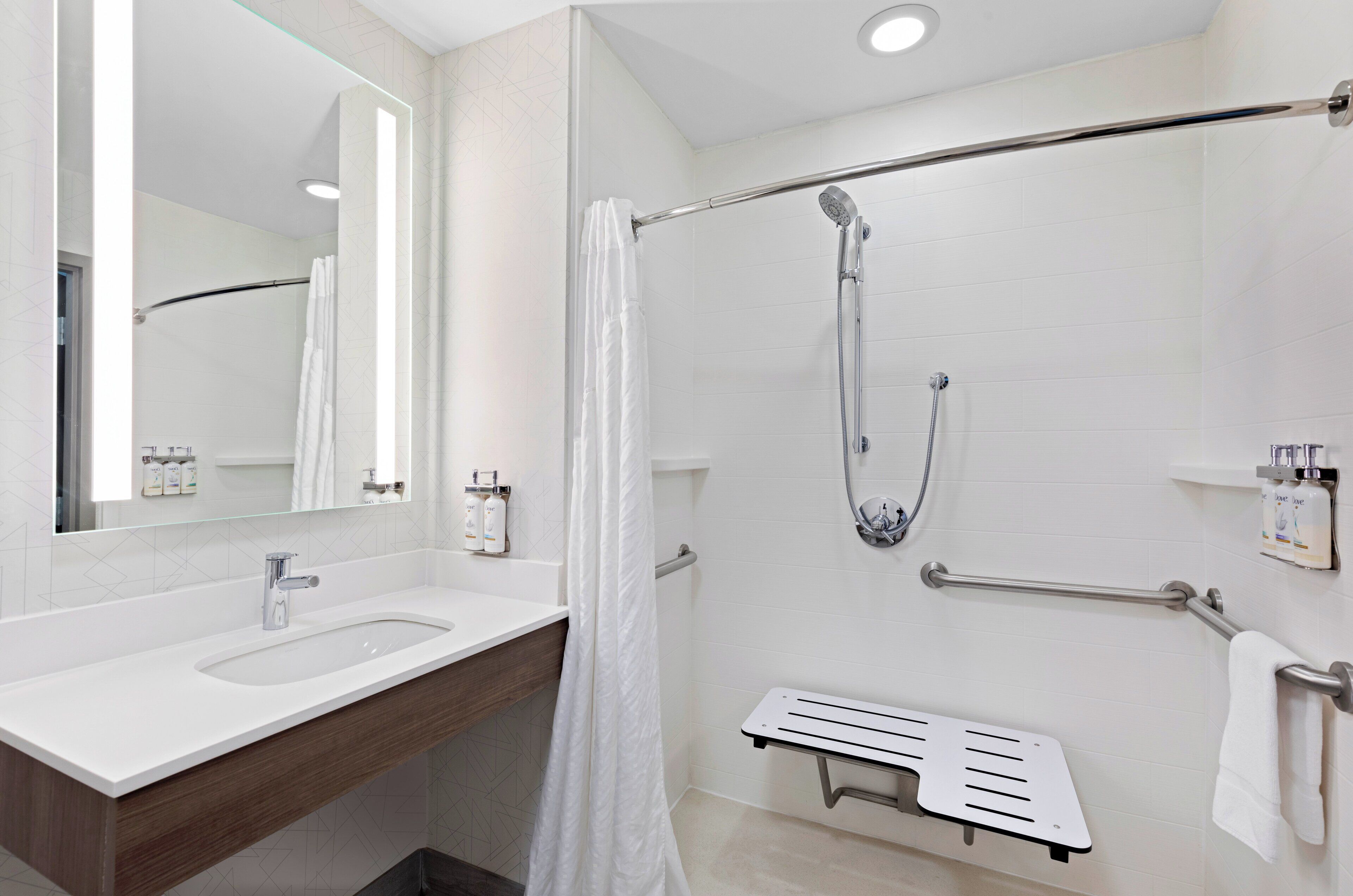 1 bedroom, individually decorated, individually furnished, desk