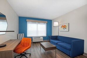 Individually decorated, individually furnished, desk, laptop workspace - Holiday Inn Express Hotel Ooltewah Springs-Chattanooga by IHG (Ooltewah)