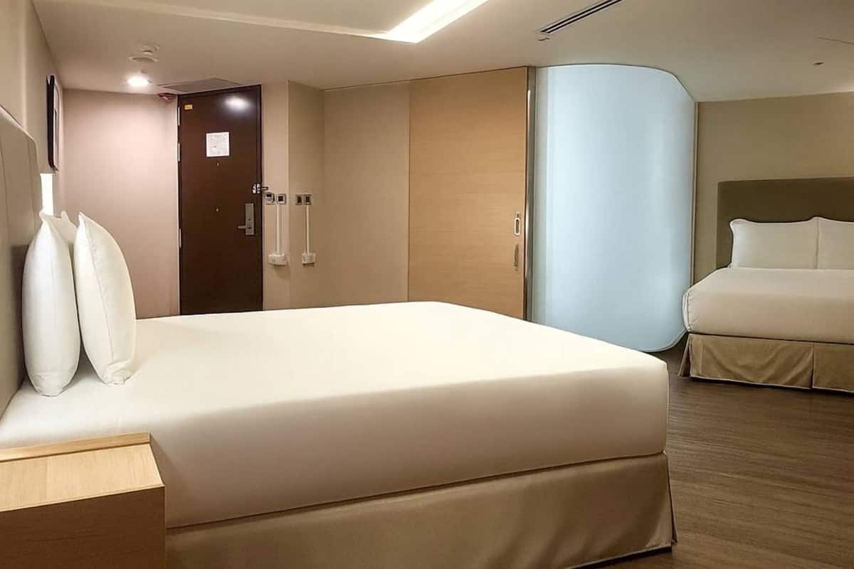 Standardzimmer, 1 Queen-Bett, barrierefrei | Daunenbettdecken, Zimmersafe, Schreibtisch