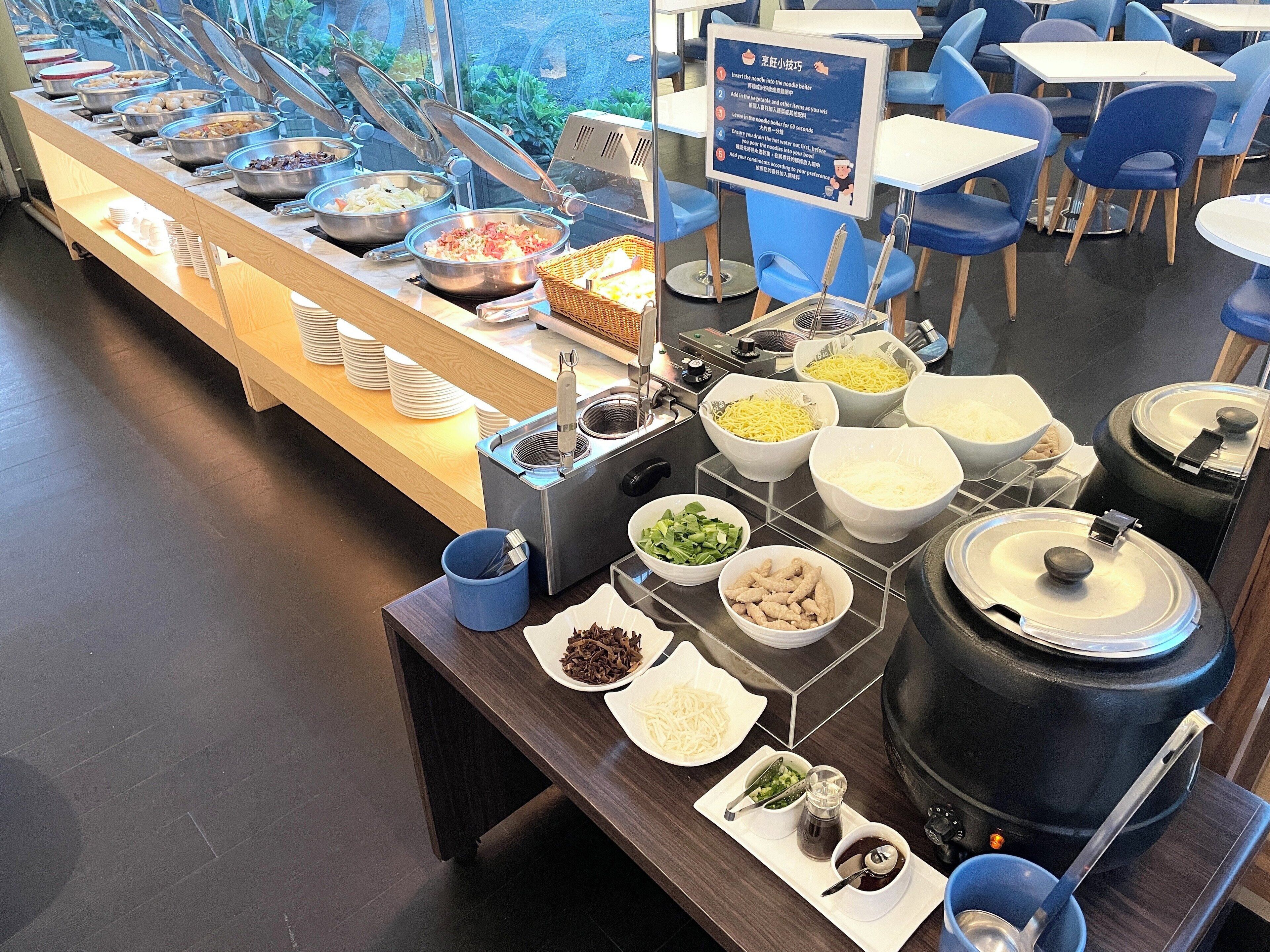 朝食 (セルフサービス)、毎日提供 (1 名様 400 TWD)