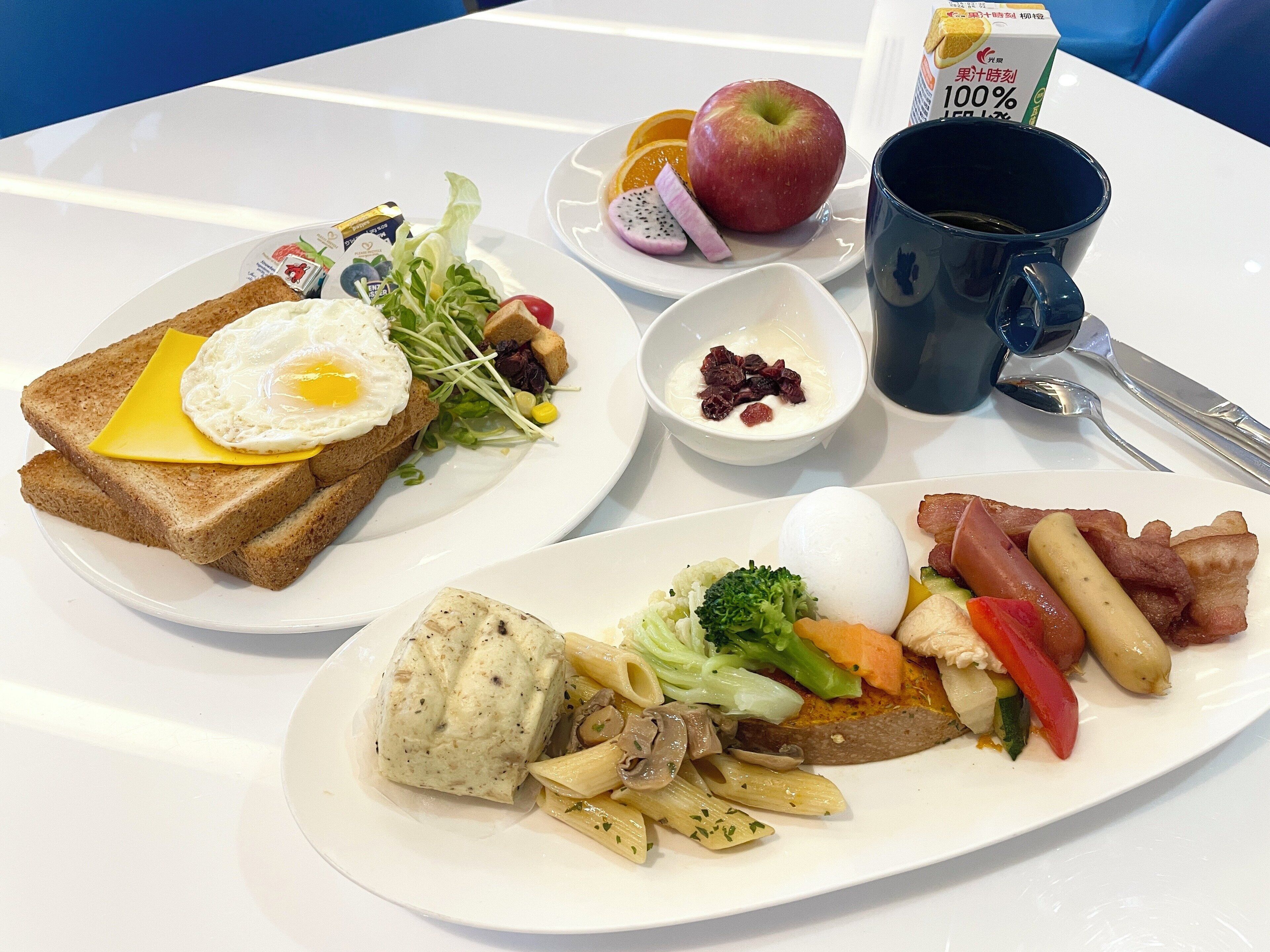 daily self-service breakfast (twd 400 per person)