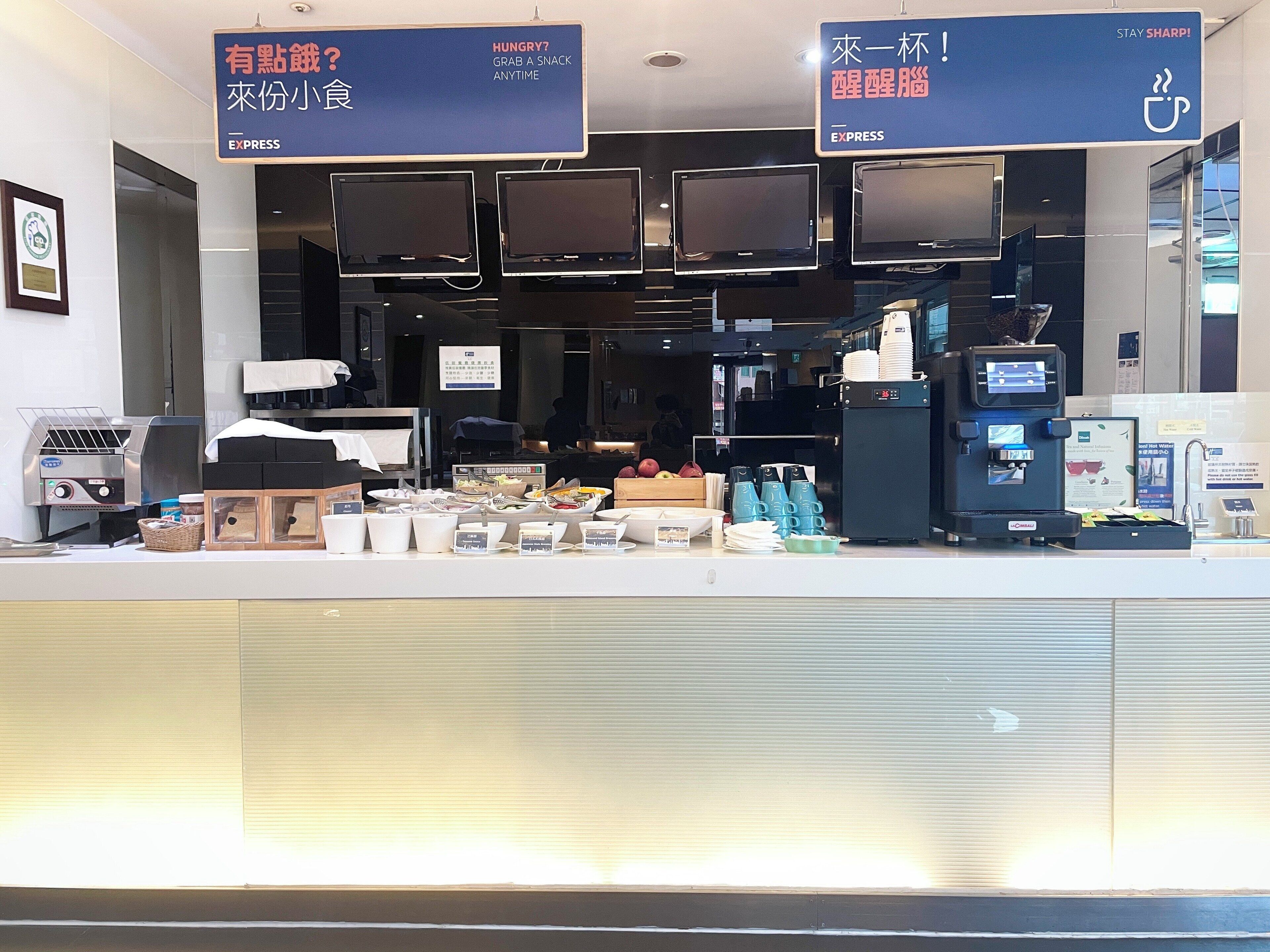 daily self-service breakfast (twd 400 per person)