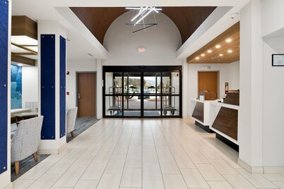 Holiday Inn Express Jourdanton - Pleasanton by IHG