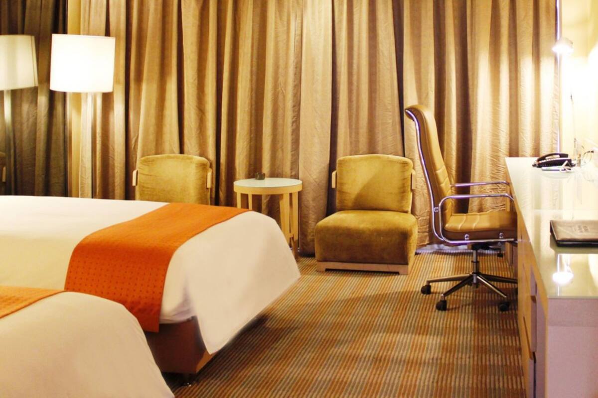 Premium bedding, minibar, in-room safe, desk