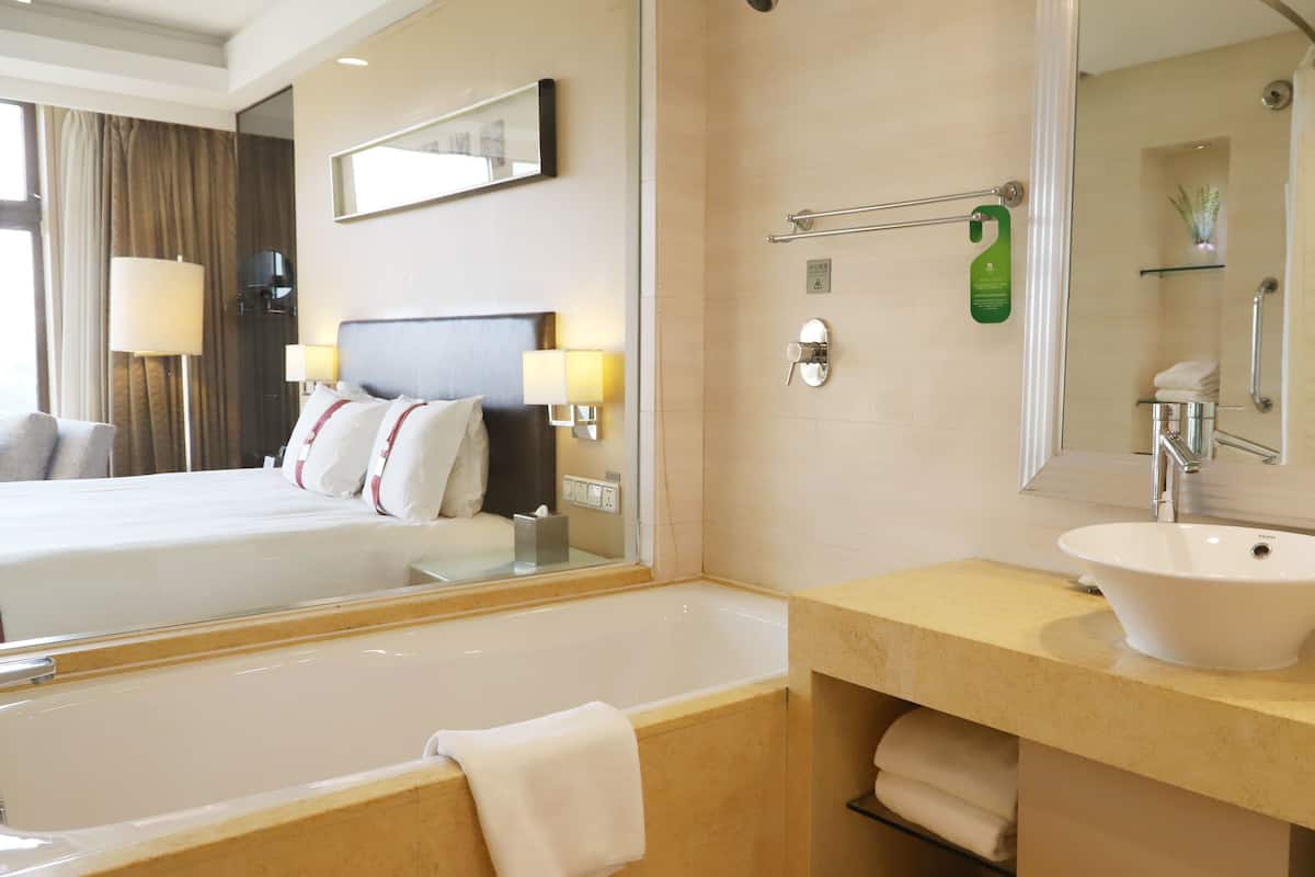 Shower, free toiletries, hair dryer, bathrobes
