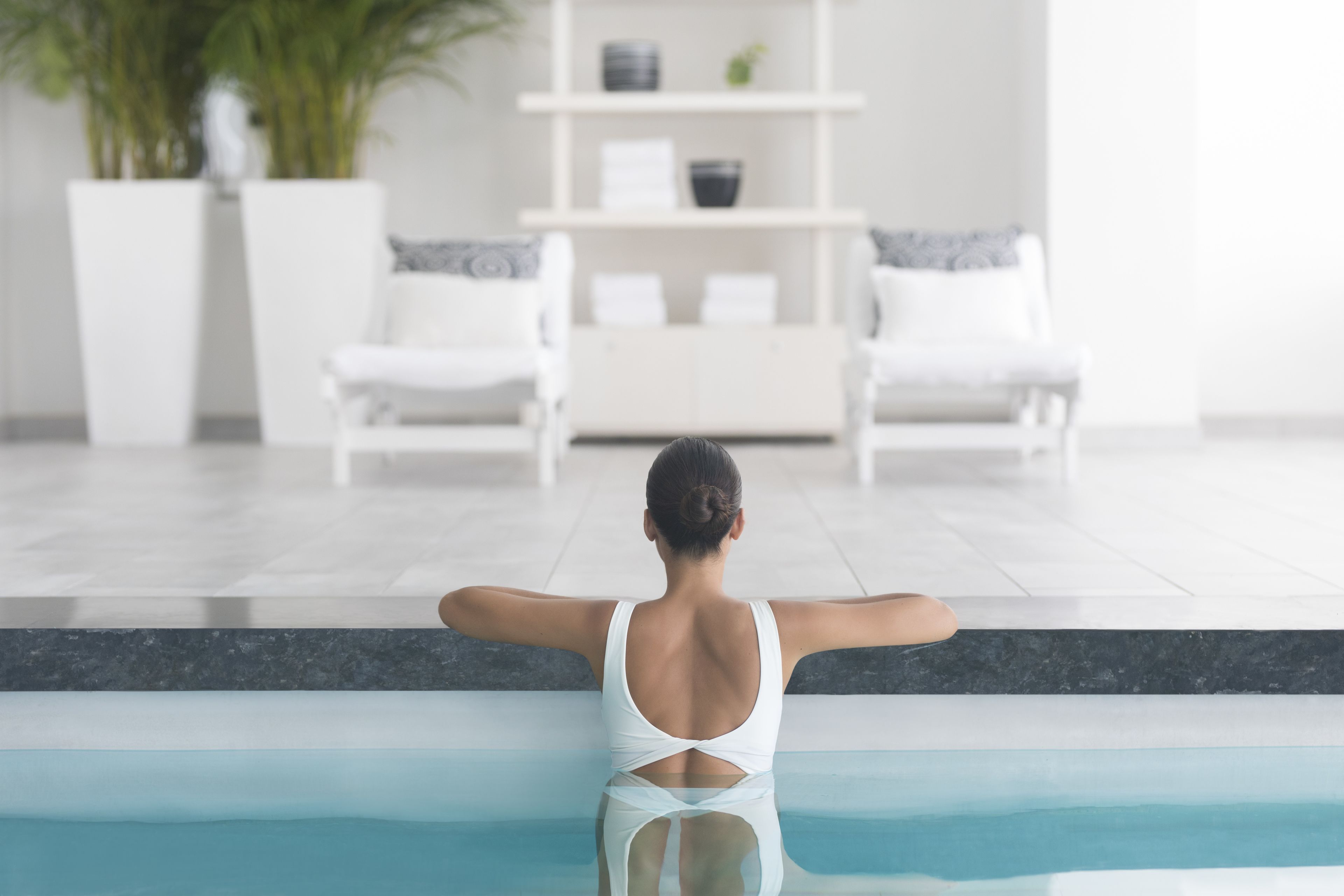 Salas de tratamiento para parejas, sauna y tina de hidromasaje 