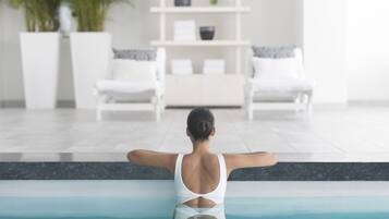 Salas de tratamiento para parejas, sauna y tina de hidromasaje