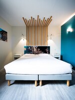 Chambre Double | Literie de qualité supérieure, décoration personnalisée, bureau