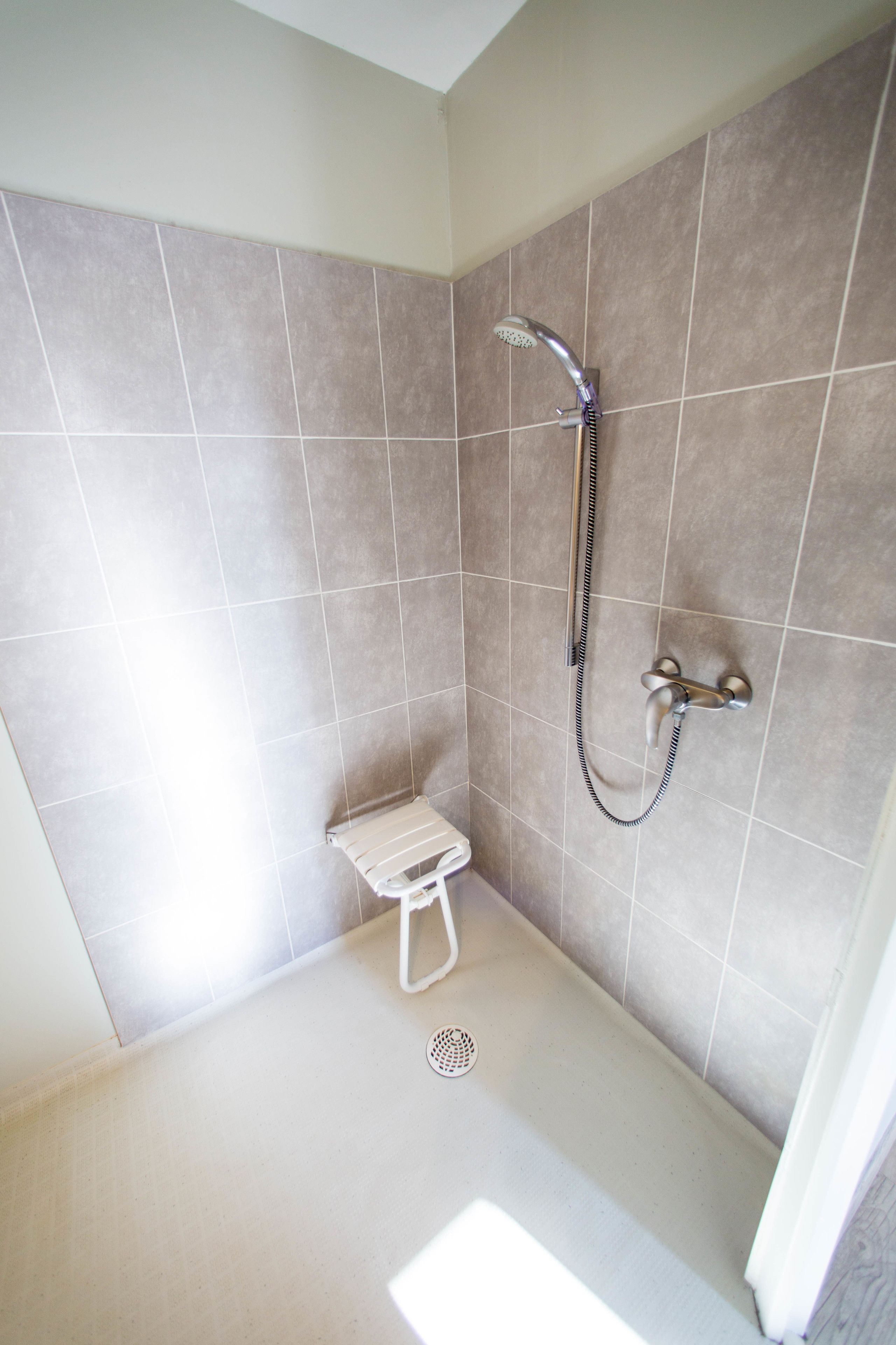double room | bathroom shower