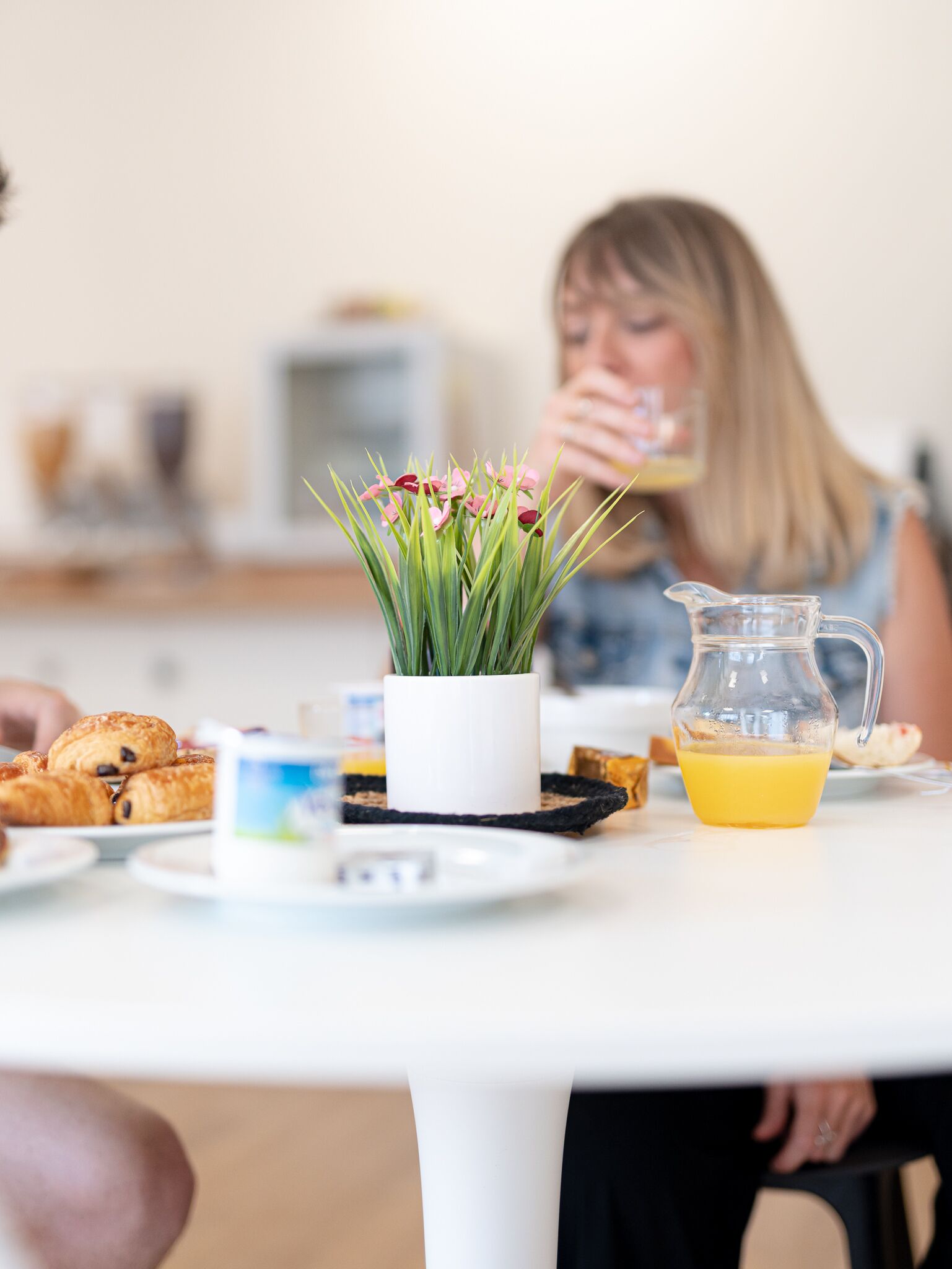 daily continental breakfast (eur 11 per person)