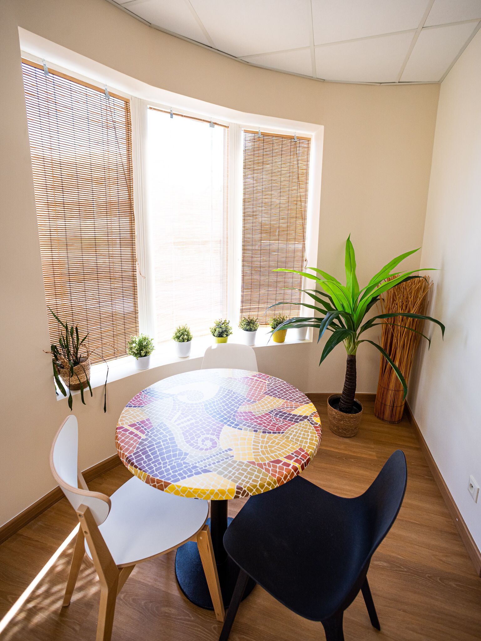 daily continental breakfast (eur 11 per person)