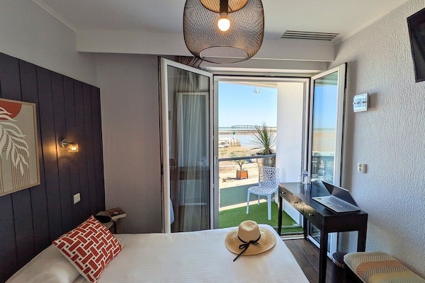Standard Room | In-room safe, individually decorated, individually furnished, desk
