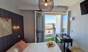 Standard Room | In-room safe, individually decorated, individually furnished, desk - Hotel La Maree (Rivedoux-Plage)