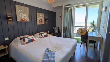 Standard Room | In-room safe, individually decorated, individually furnished, desk
