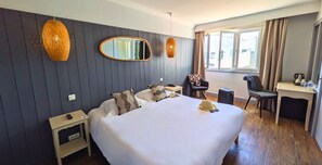Family Room | In-room safe, individually decorated, individually furnished, desk - Logis Hôtel de la Marée - Ile de Ré (Rivedoux-Plage)