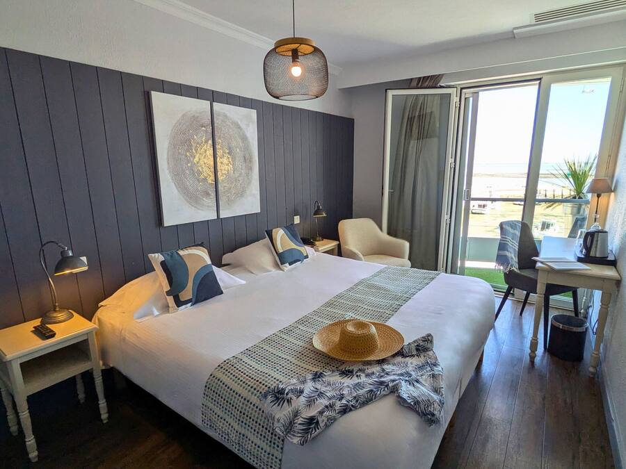 In-room safe, individually decorated, individually furnished, desk