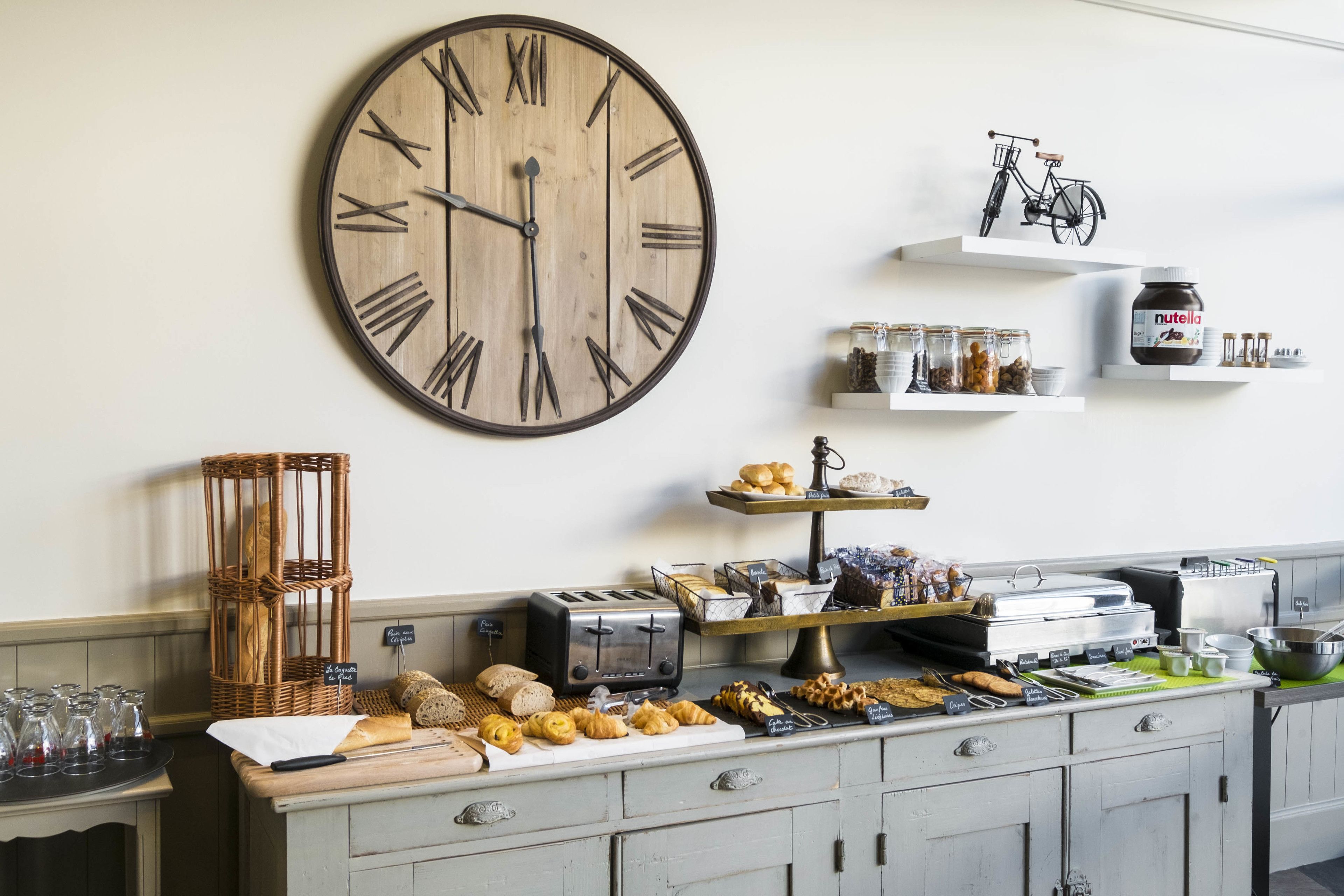 Petit déjeuner buffet (16 EUR par personne)