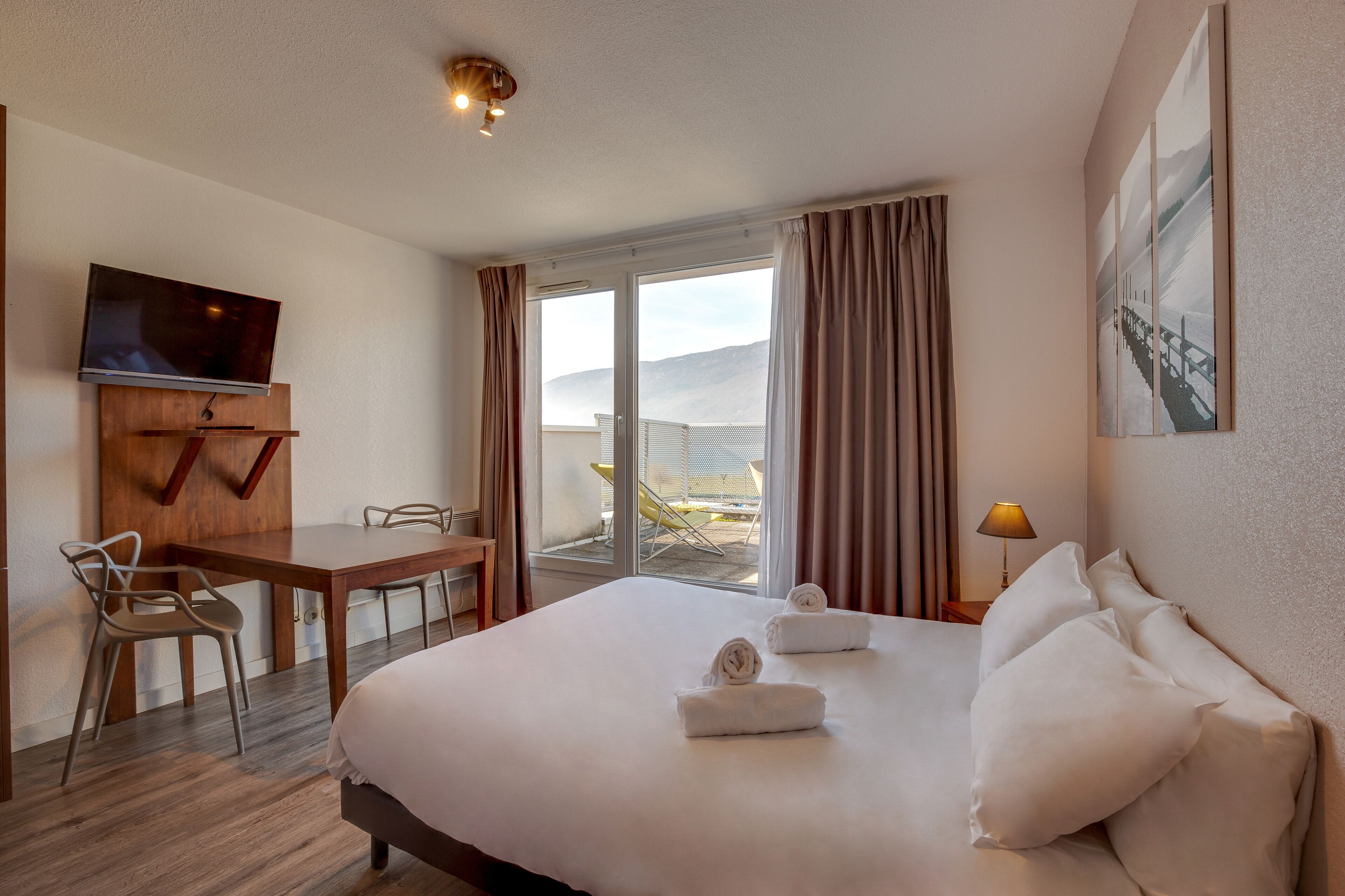 Bureau, chambres insonorisées, Wi-Fi gratuit, draps fournis