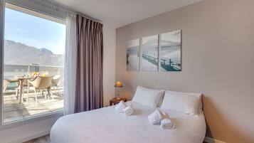 Studio, vue lac | 1 chambre, bureau, chambres insonorisées, Wi-Fi gratuit